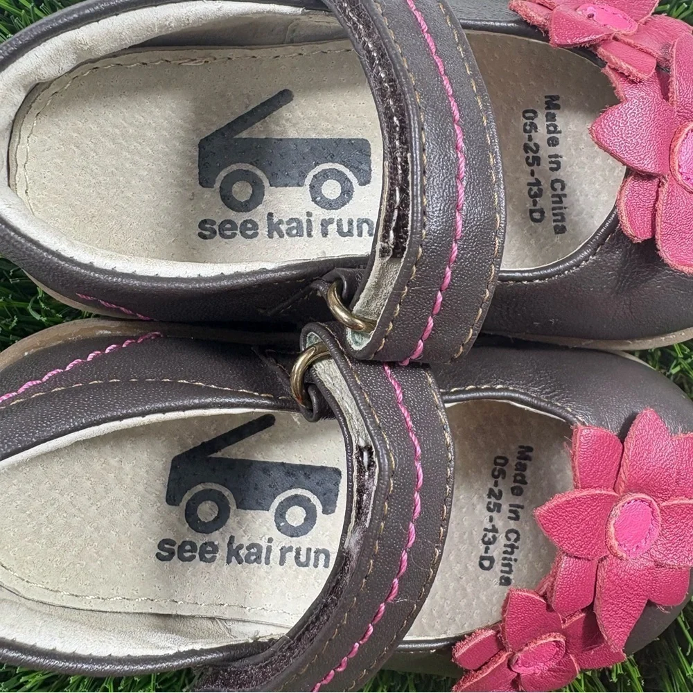 See Kai Run Brown Leather with Pink Flowers Hook & Loop Mary Jane Shoes | Size 5